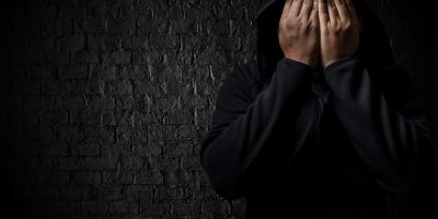 man experiences symptoms of cocaine withdrawal