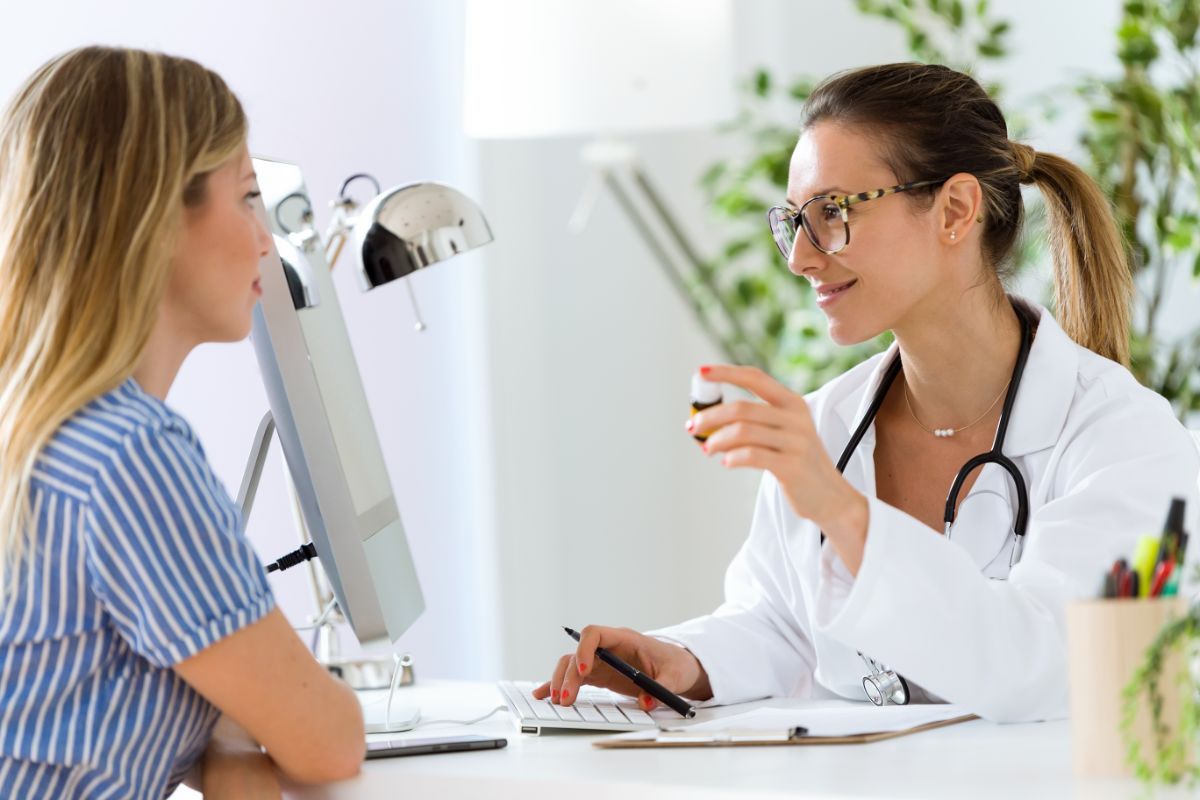 doctor prescribes medications for MAT program in Atlanta