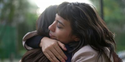 woman hugging her friend after discussing how detox is different for men and women