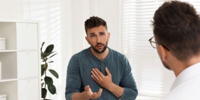 Man speaking to his therapist about treating anxiety without xanax in atlanta georgia