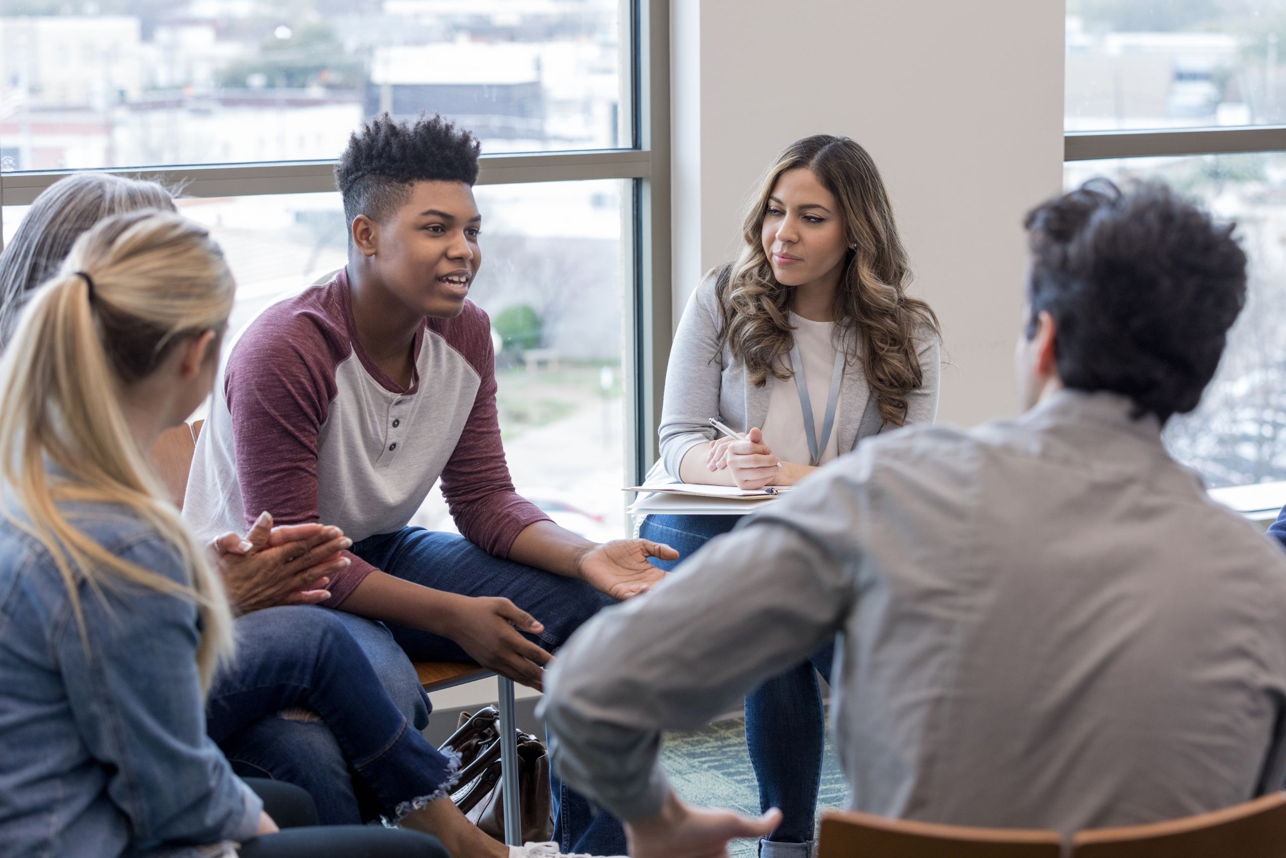 patients sitting in family therapy at the retreat of atlanta 