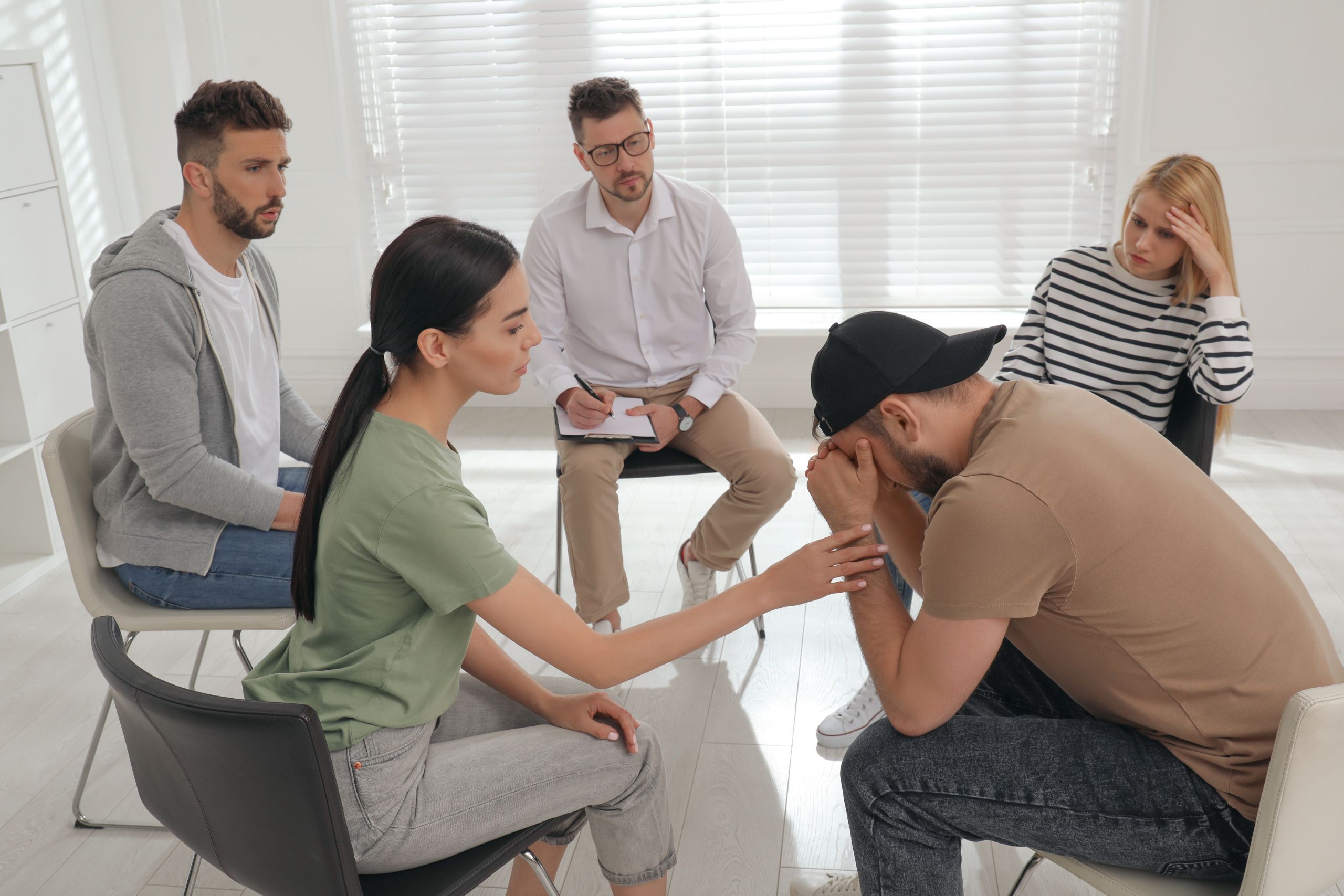 family sitting in a circle with their loved one who is addicted to drugs 