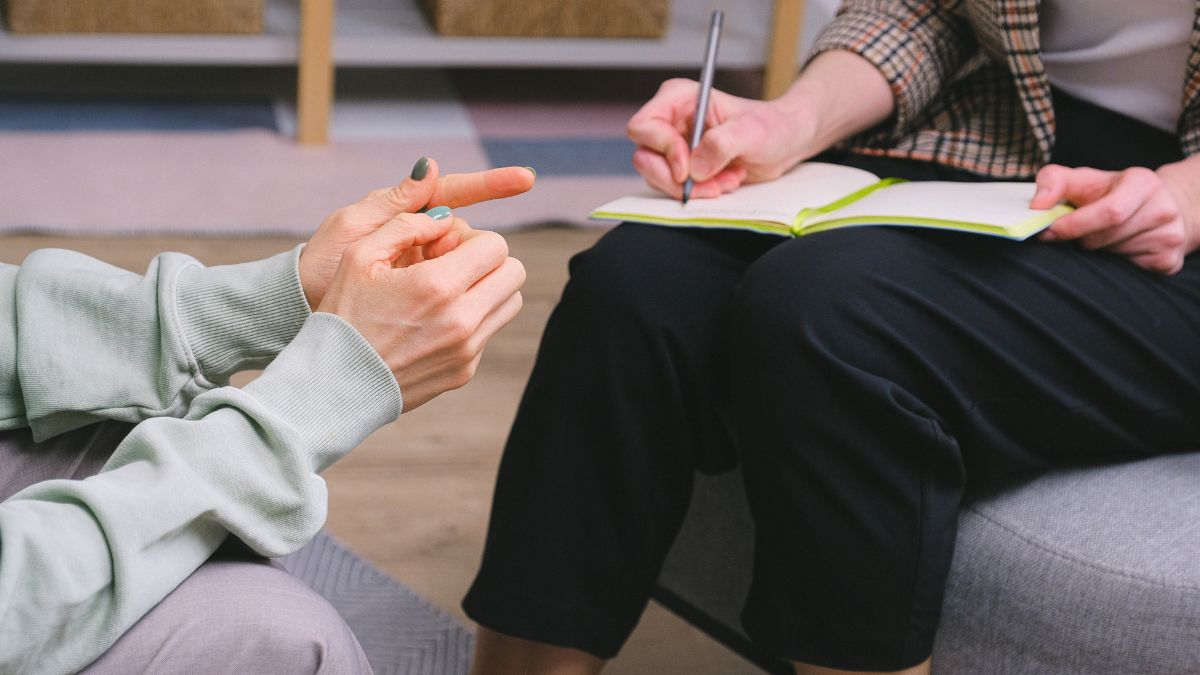 therapist taking notes during Dual Diagnosis Treatment in Georgia at the retreat of atlanta