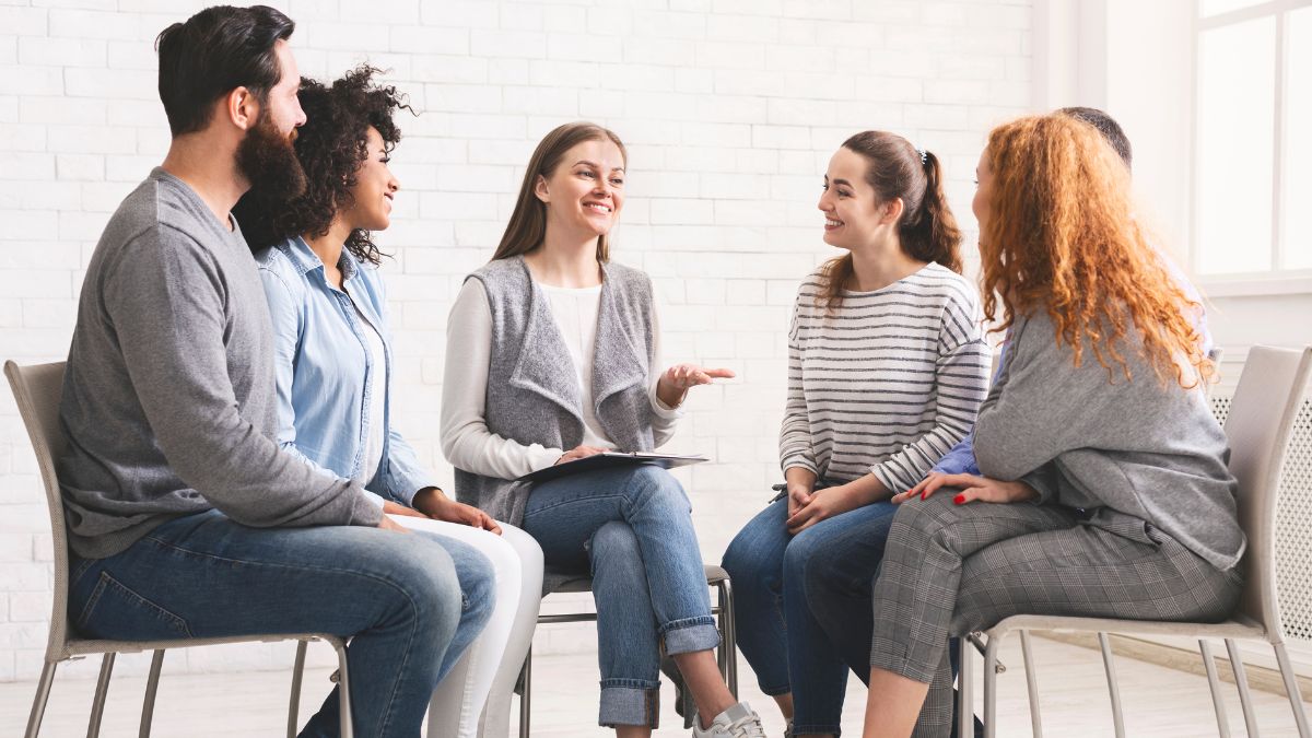 woman sitting with group at inpatient treatment in altanta discussing alcohol brain fog